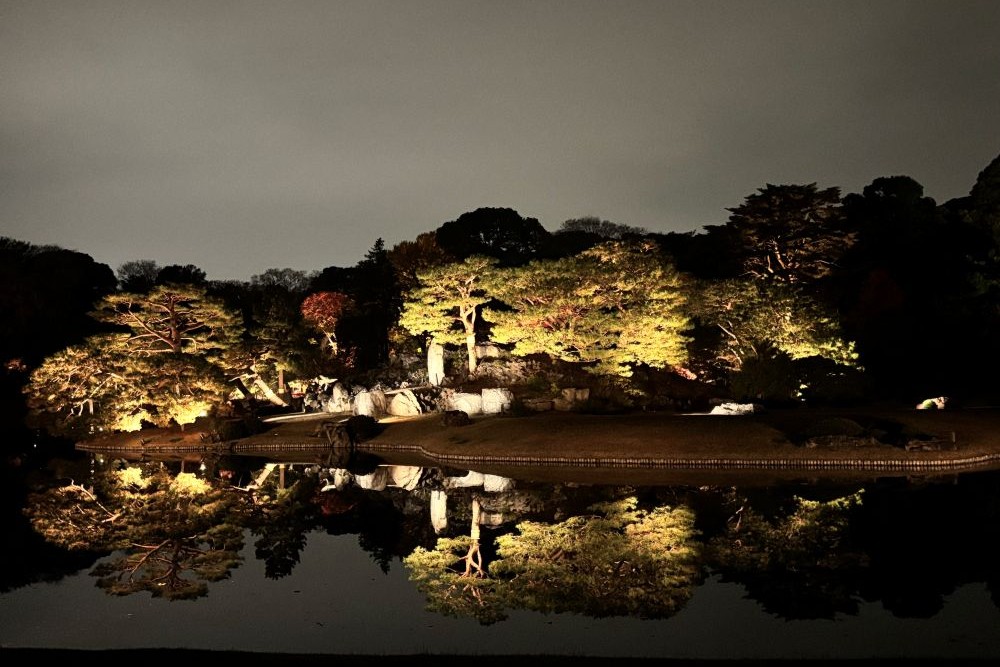 六義園の紅葉「妹山・背山」